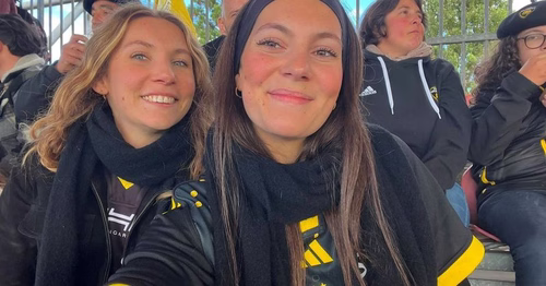 "On y croit, sinon on n'irait pas" : Romane et Capucine, supportrices parisiennes du Stade Rochelais en Top 14