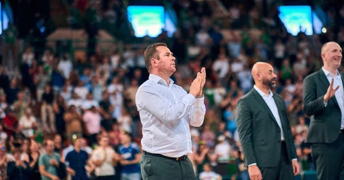 Le coach du Limoges CSP Arnaud Tessier, le président du CA Brive Thierry Blandinières, de la boxe square des Emailleurs