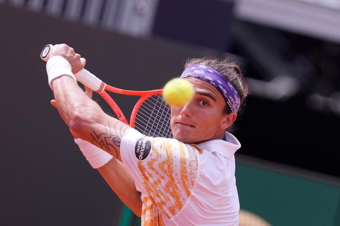 Mattia Bellucci esce ai quarti a Stoccarda: a Taylor Fritz riesce la rimonta