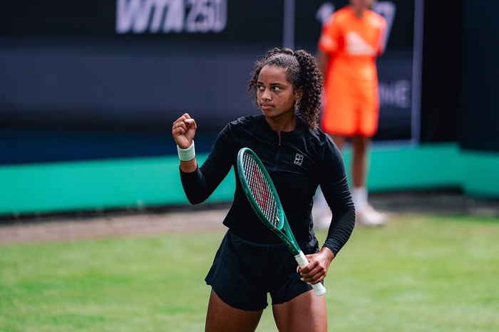 Krejcikova volta a uma semi após dois anos, Montgomery vence 5ª seguida