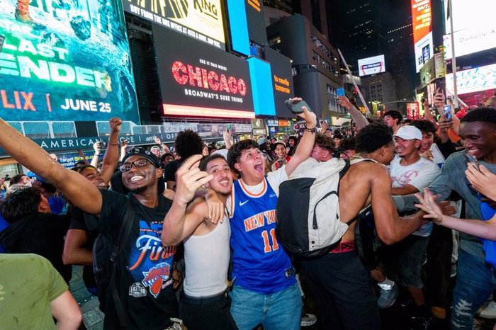 Knicks fever collides with New York area’s first World Cup game in 32 years