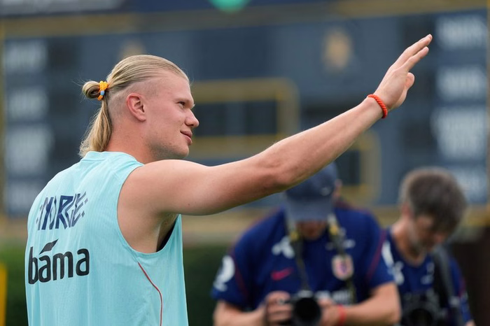 Haaland: técnico da Noruega exalta "gol do ano" em treino