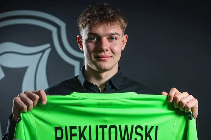 Milosz Piekutowski arrive au Racing