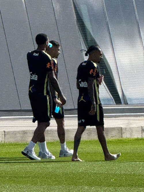 Sem quatro jogadores, Seleção volta a treinar depois de empate