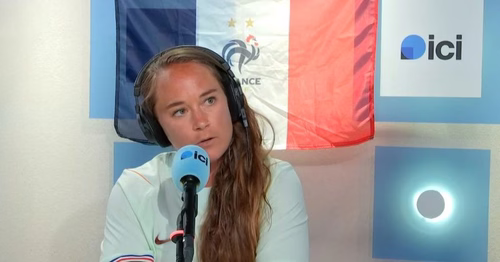 Mondial 2026 : notre consultante Charlotte Lorgeré salue "l'état d'esprit" des Bleus face au Sénégal