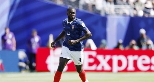 Équipe de France : « On savait que ce serait un combat », Upamecano et Barcola réagissent à la victoire contre le Sénégal à la Coupe du monde