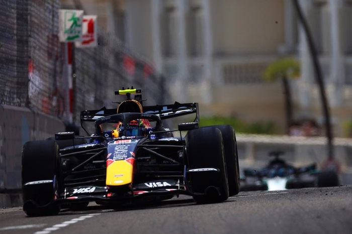 Red Bull: “Nada indica vantagem sobre Mercedes” nos motores