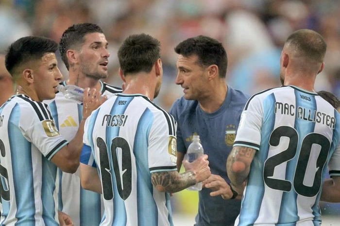El pedido especial que le hizo Scaloni a De Paul en la pausa de hidratación: “Cuando baja el pistón el equipo lo siente”