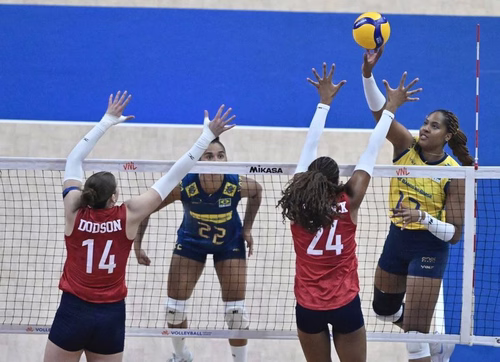 Seleção dos EUA de vôlei critica teste genético obrigatório do COI: "Atletas merecem dignidade"