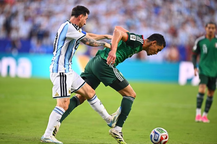 Expulsão de Messi: Argelinos reclamam de lance em Argentina x Argélia