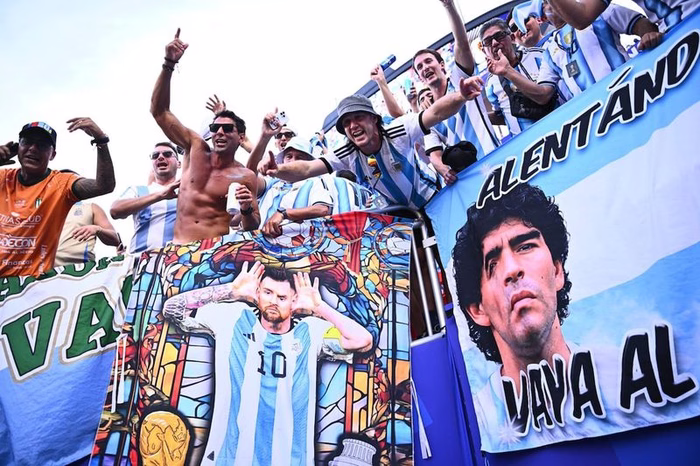 La marea argentina vibró por Messi en Kansas City y ya planifica el viaje a Dallas