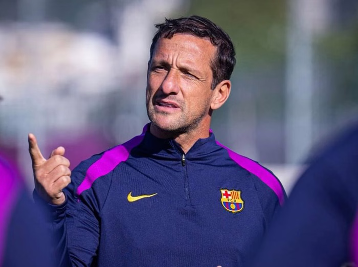 Barcelona anuncia renovação com Belletti, treinador da equipe B