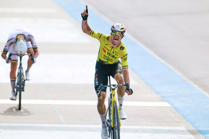 Wout van Aert salta il Tour de France! Grave infortunio al gomito, una notte in ospedale
