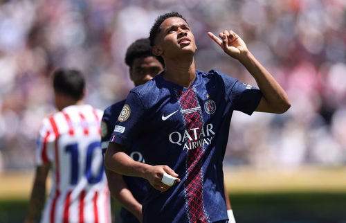 Bayern Munich and Chelsea rejected by 20 year old ready to sign new contract with European giants