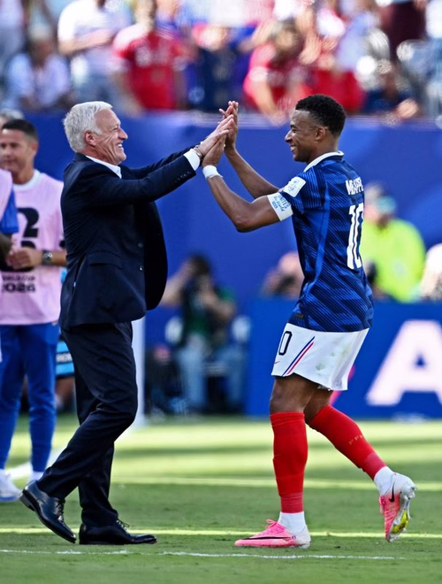 França na Copa: o que Mbappé e Deschamps falaram no vestiário