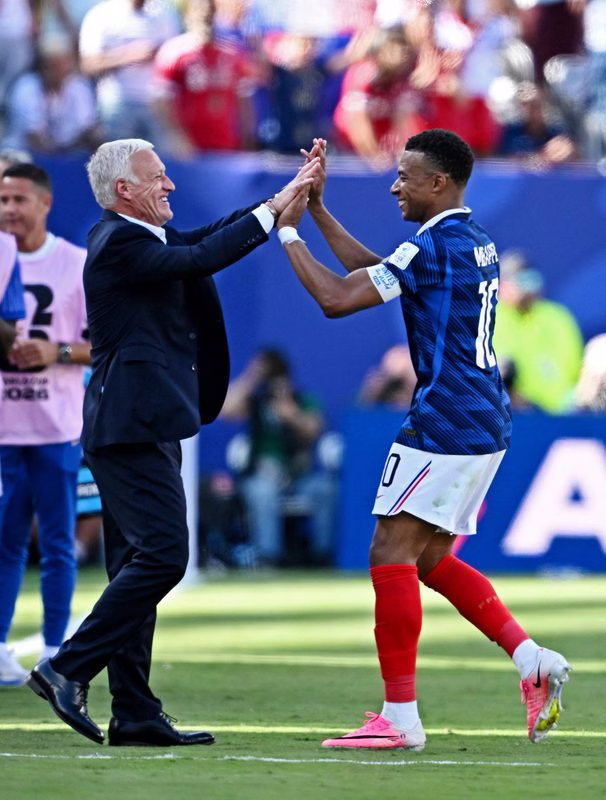 França na Copa: o que Mbappé e Deschamps falaram no vestiário