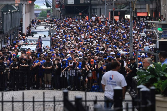 Knicks parade start time and route as viewing areas hit capacity three hours before procession