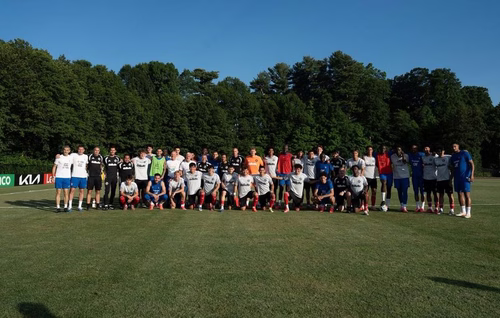 Coupe du monde 2026 : Hommage à Eric Roy, Malo Gusto touché, soirée libre avec les familles… Le journal des Bleus