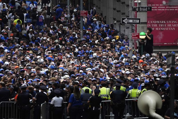 Knicks celebram título da NBA com milhões de fãs em Manhattan; fotos