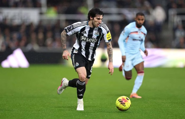100 Mio. € gefordert: Dreikampf um Newcastle-Star?
