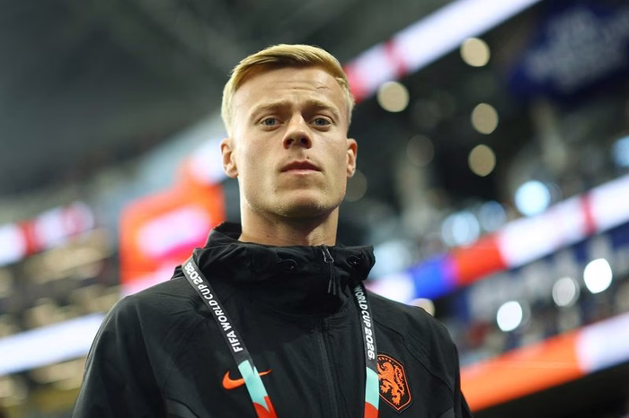 Tottenham sign Brighton defender Jan Paul van Hecke in £52m deal