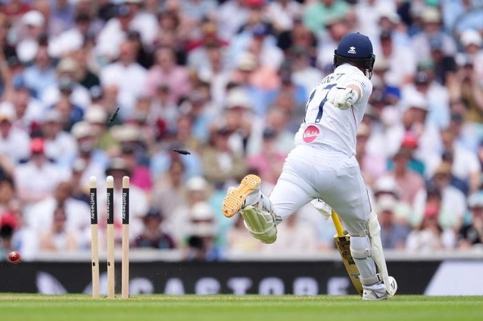 Emilio Gay puts Ben Duckett mix-up behind him to lead England response