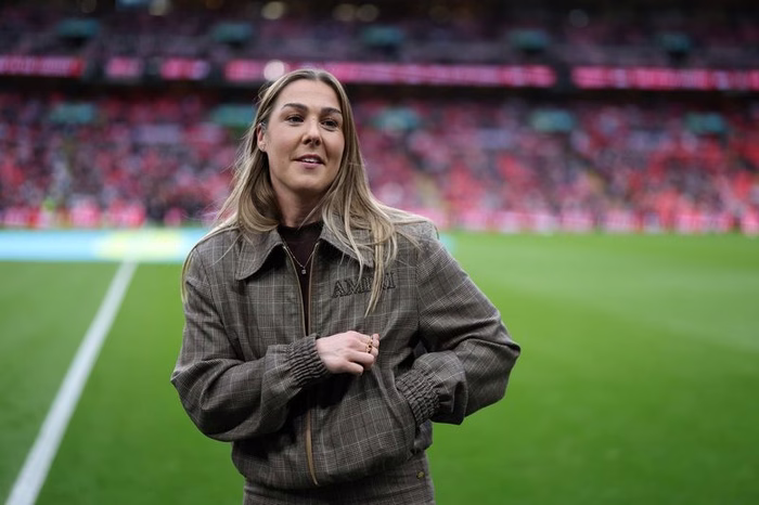 Former Lioness Mary Earps back in English football after two years in France