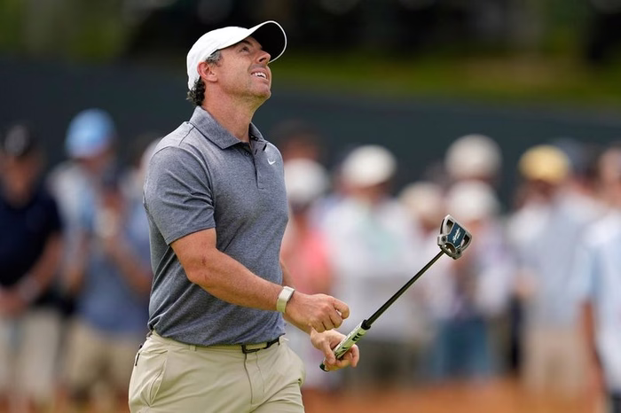 Rory McIlroy slips down US Open leaderboard after struggling on back nine