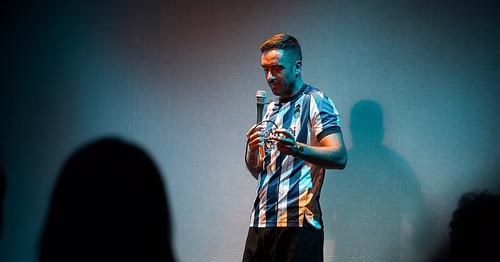 La terapia mundialista de Gurrutxaga: «Con el humor hago las paces con el fútbol»