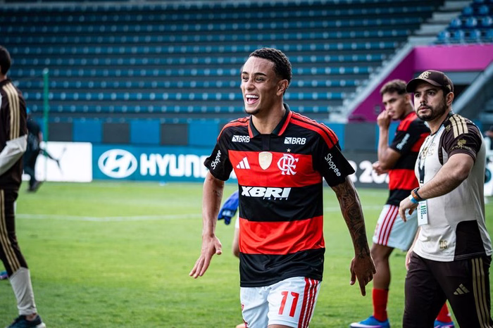 A caminho do Shakhtar, Ryan Roberto se despede do Flamengo
