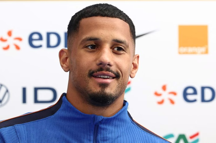 Zagueiro da seleção francesa, Saliba diz que está jogando a Copa com dores nas costas