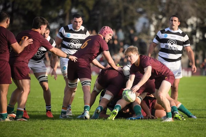 Newman venció a CASI, ganó por 11ª vez en las 12 fechas del Top 14 y va a potenciarse con el regreso de los profesionales
