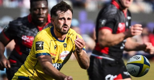 Rugby : le demi d'ouverture de l'ASM Harry Plummer sélectionné avec les Barbarians pour affronter le Pays