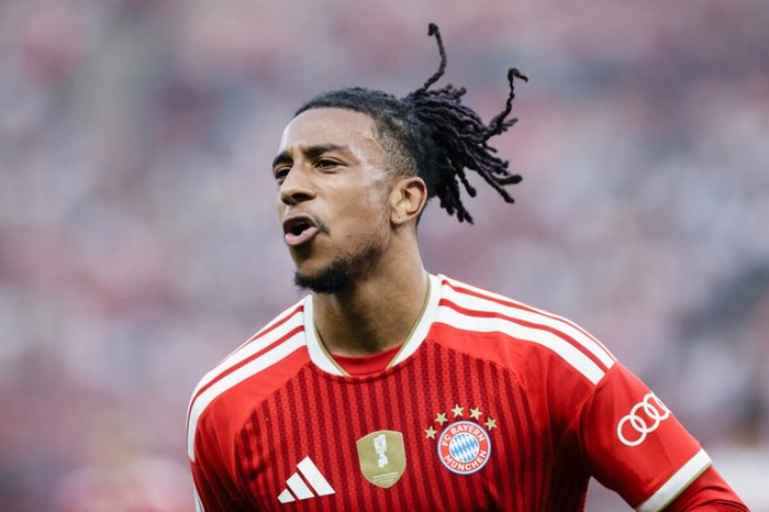 Olise al Real Madrid? Macché, il Bayern vuole blindarlo: colloqui per il rinnovo, lo stipendio è monstre