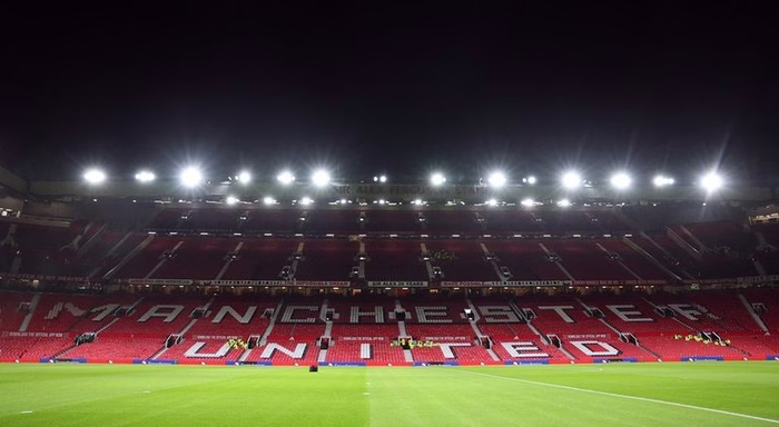 Manchester United compra terrenos para construir novo estádio