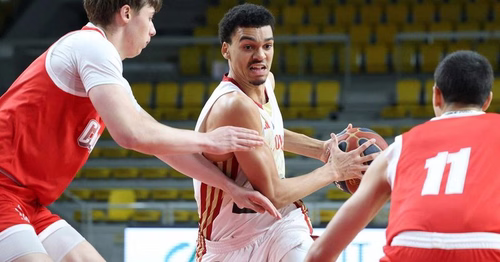 Basketball : Oscar Wembanyama, le petit frère de Victor, rejoint le club de Denain Voltaire