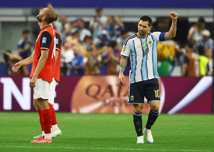 Argentina se impõe em confronto de estilos e vê Messi bater recorde