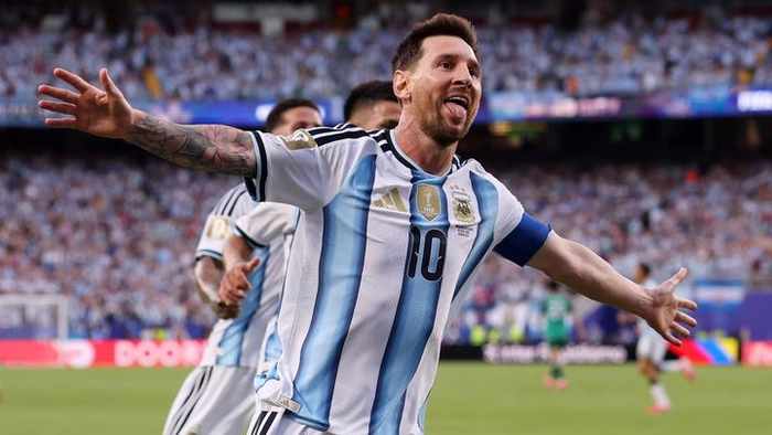 What Messi means to Argentina fans as the icon makes World Cup history