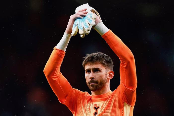 Após perder espaço, goleiro pode deixar o Tottenham pelo futebol italiano