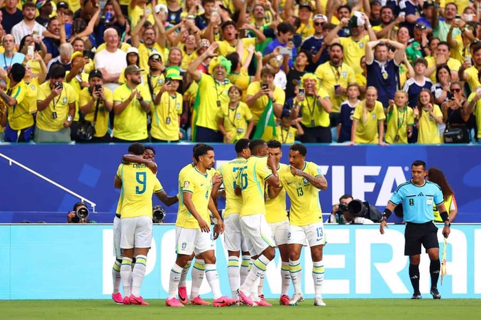 Vinícius Júnior trifft doppelt: Brasilien glänzt gegen schwache Schotten!