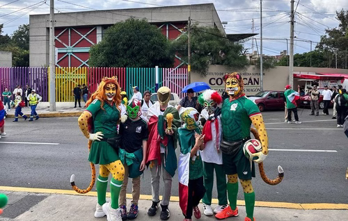 EN IMAGES Plongée dans la folie de Mexico et du stade Azteca un jour de match d’El Tri