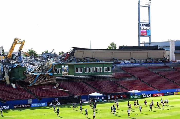 Schweden bei der WM: Tribüne kracht während Training in Frisco zusammen