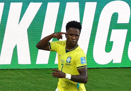 Vini ativa "modo Champions" e faz a diferença na Seleção na Copa