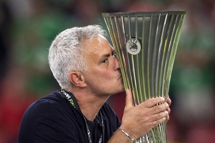 Mourinho torna a parlare della Roma: "La Conference meglio di una Champions altrove. Rigiocherei Budapest, ma senza Taylor”