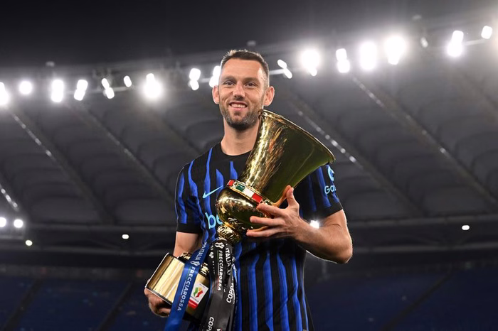 Panathinaikos, fatta per De Vrij: i dettagli