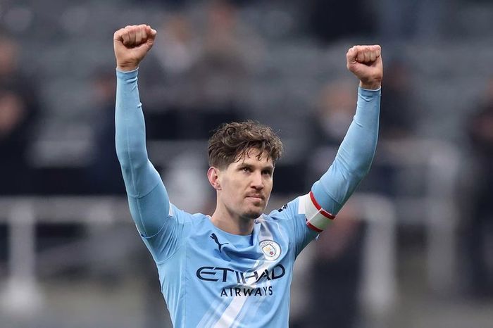 👀 La Serie A nel futuro di Stones? Tre big pensano al difensore