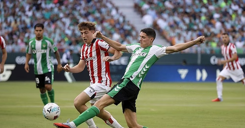 Nuevos contactos entre el Betis y el Sporting para cerrar ya el traspaso de Altimira, que espera el ok para incorporarse a la pretemporada