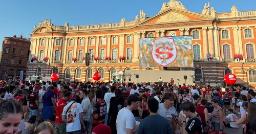 Stade Toulousain : la pression monte place du Capitole à Toulouse, jusqu'à 18.000 spectateurs attendues