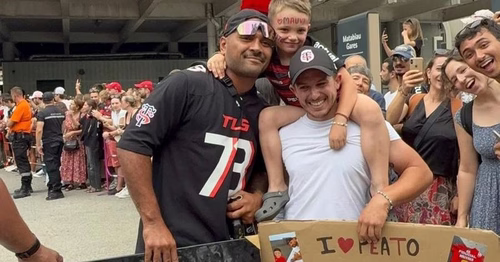 "Merci de nous faire rêver" : revivez en images le retour des joueurs du Stade Toulousain avec le Brennus