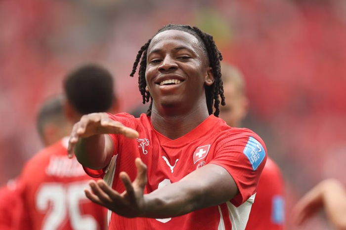 Newcastle su Johan Manzambi: il Friburgo fissa il prezzo a 50 milioni